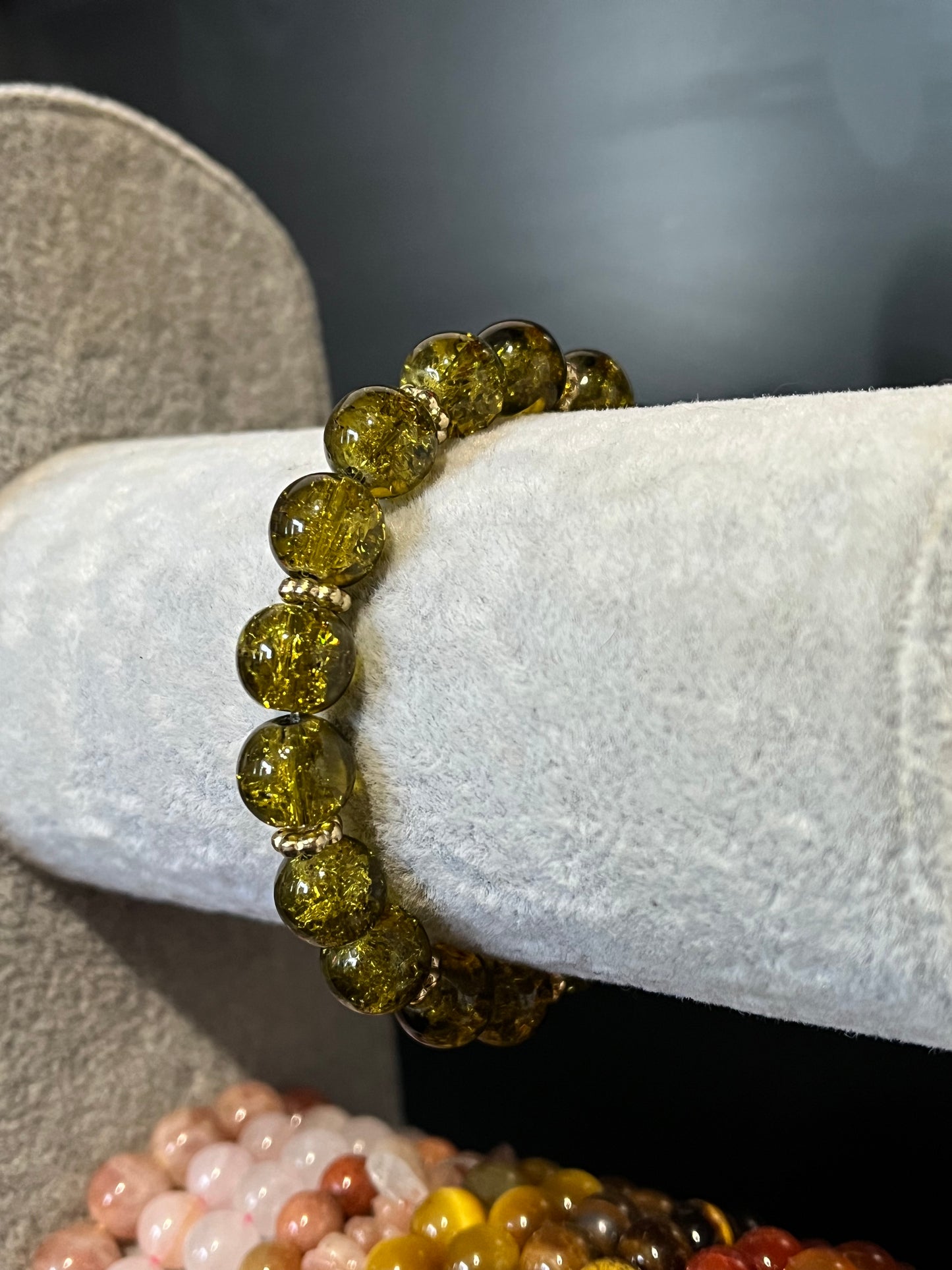 Green cracked glass bracelet with gold separators