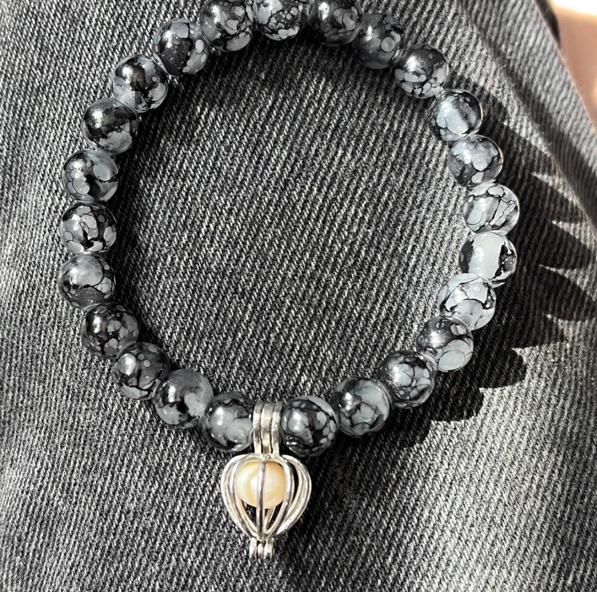 Mixed colours bracelet with silver charm and Perl